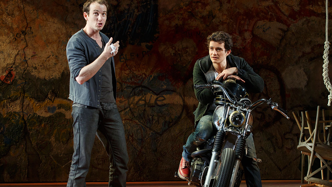 Conrad Kemp and Orlando Bloom in <em>Romeo and Juliet</em>.